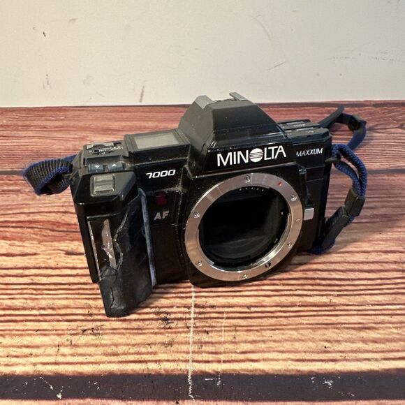 Minolta Maxxum 7000 35mm SLR Film Camera - PARTS - Picture 1 of 9